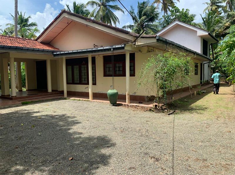 Colonial House for Rent or Lease at Polhena Matara Lanka E Marketing